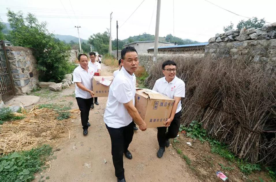 林鳳裝飾捐助癲癇病家庭